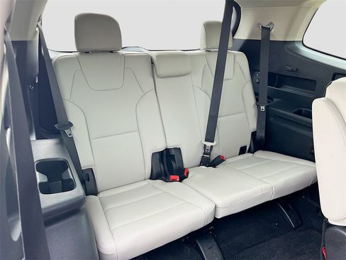 Used 2023 Kia Telluride EX w/ EX Captain's Chair Package image 29