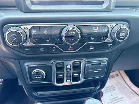 Used 2023 Jeep Wrangler Unlimited w/ Cold Weather Group AWD/4WD image 17