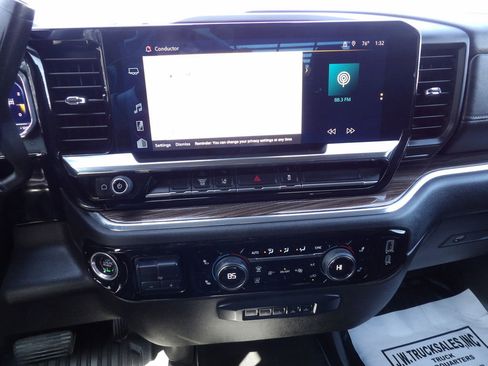 Used 2024 Chevrolet Silverado 2500 LT w/ Convenience Package image 23