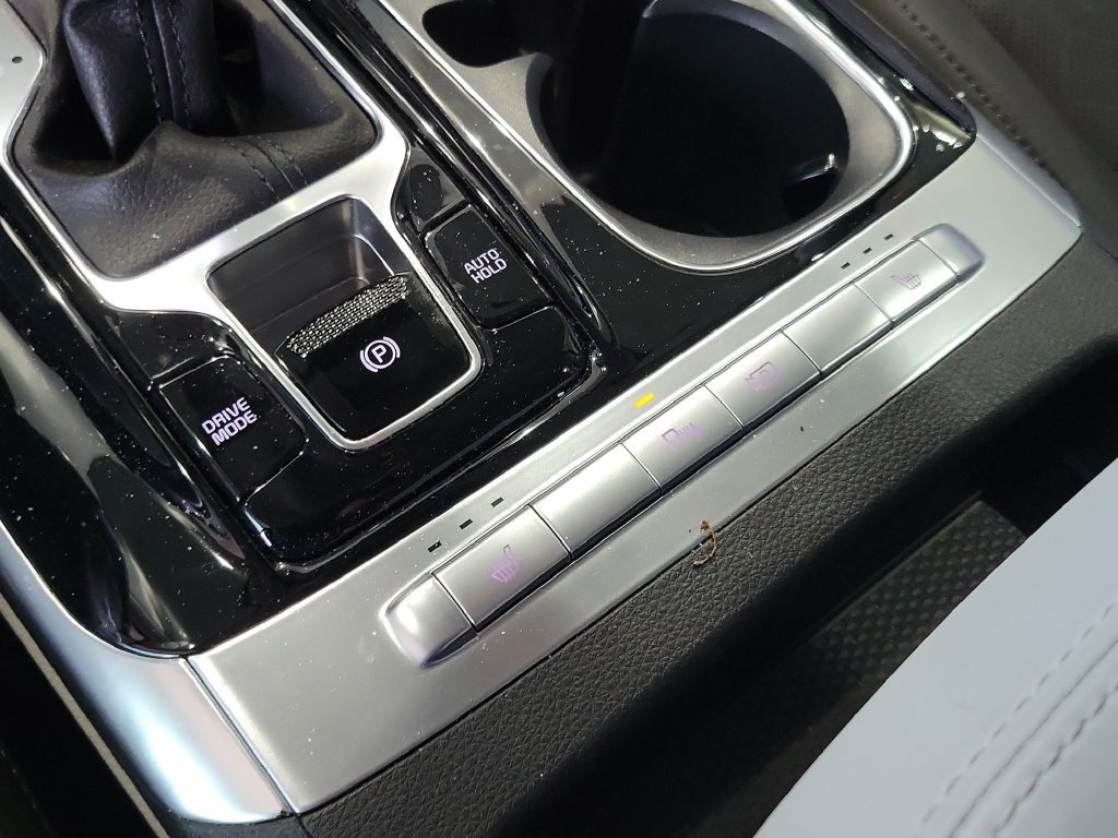 Certified 2024 Kia Carnival EX FWD image 28