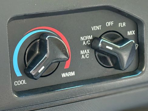 Used 2015 Ford E-350 and Econoline 350 Super Duty image 19