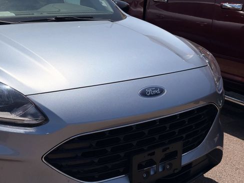 Used 2022 Ford Escape SE w/ SE Sport Appearance Package FWD image 4