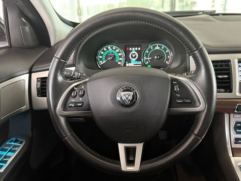 Used 2014 Jaguar XF RWD image 17