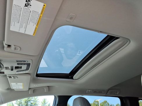 New 2026 Toyota Sienna XLE AWD/4WD image 7