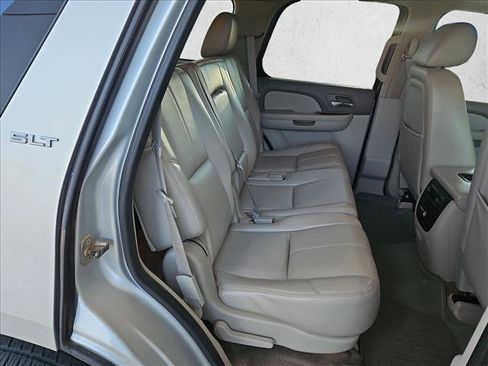 Used 2011 GMC Yukon SLT w/ SLT-2 Equipment Package AWD/4WD image 28