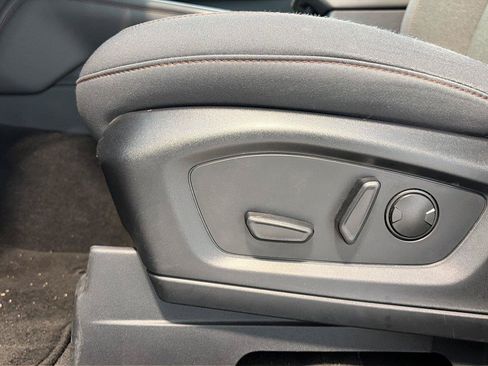 Used 2025 Ford Explorer Active AWD/4WD image 21