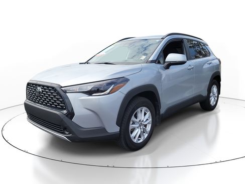 Certified 2024 Toyota Corolla Cross LE image 3