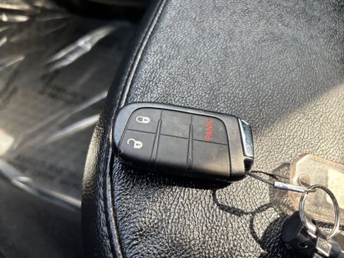 Used 2025 Jeep Compass Trailhawk AWD/4WD image 21