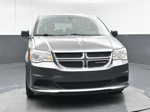 Used 2019 Dodge Grand Caravan SE w/ UConnect Hands-Free Group FWD image 2