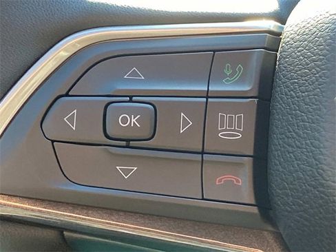 Used 2023 Jeep Grand Cherokee Altitude image 18