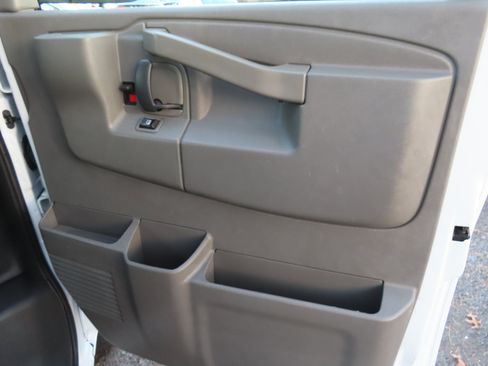 Used 2017 Chevrolet Express 3500 image 14