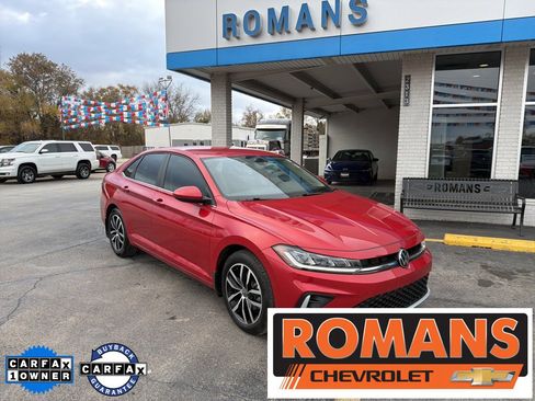 Used 2025 Volkswagen Jetta SE image 1