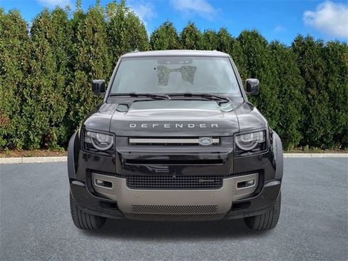 Used 2023 Land Rover Defender 130 X-Dynamic SE image 2