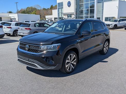Used 2023 Volkswagen Taos SE image 7