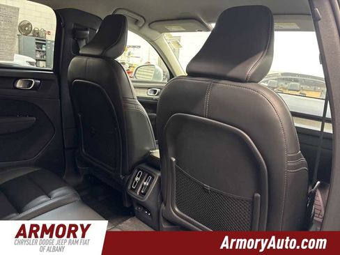 Used 2023 Volvo XC40 B5 Core w/ Convenience Package image 33