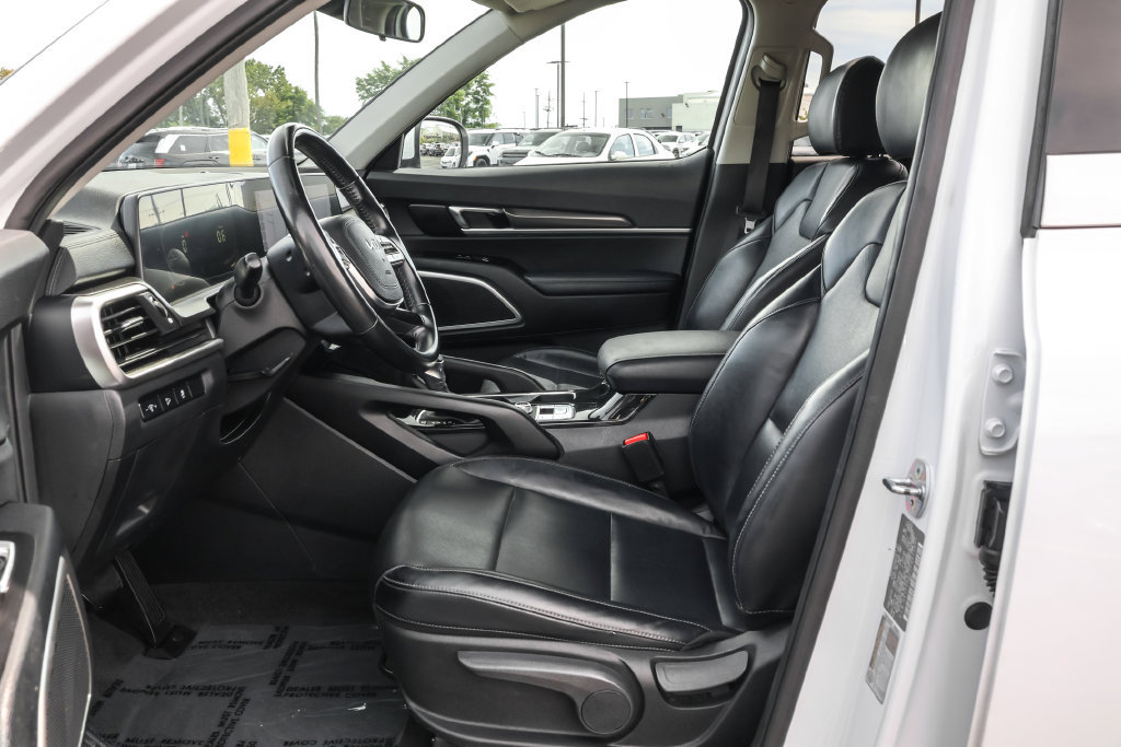 Used 2023 Kia Telluride LX AWD/4WD image 6