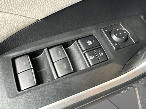 Used 2022 Toyota RAV4 XLE Premium image 7