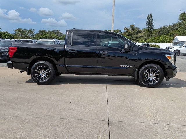 Used 2024 Nissan Titan SV w/ SV Convenience Package RWD image 3