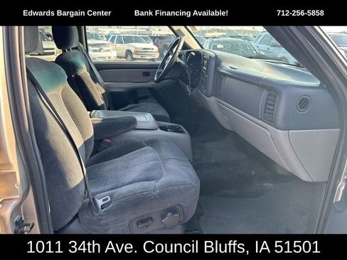 Used 2002 Chevrolet Suburban LS image 11