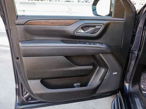 Used 2024 Chevrolet Suburban Premier image 22