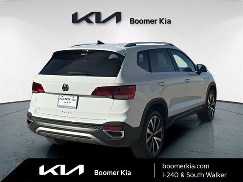 Used 2024 Volkswagen Taos SE image 5