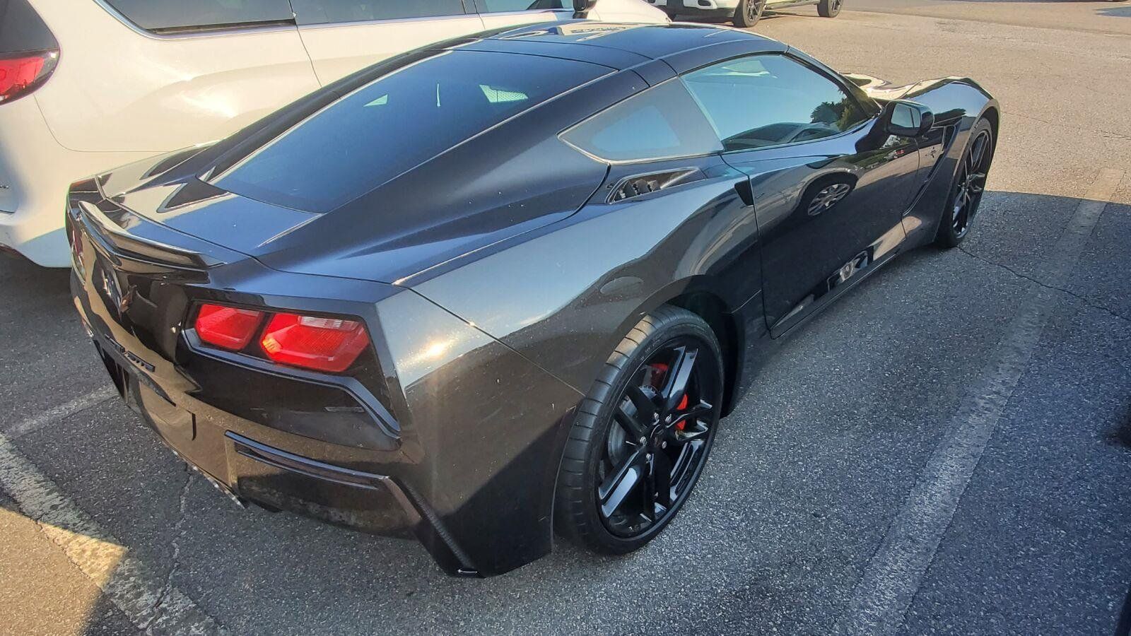 Used 2019 Chevrolet Corvette Stingray Coupe w/ Carbon Flash Badge Package RWD image 9