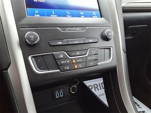 Certified 2020 Ford Fusion SE image 21