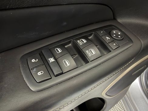 Used 2016 Jeep Grand Cherokee Overland w/ Advanced Technology Group AWD/4WD image 10