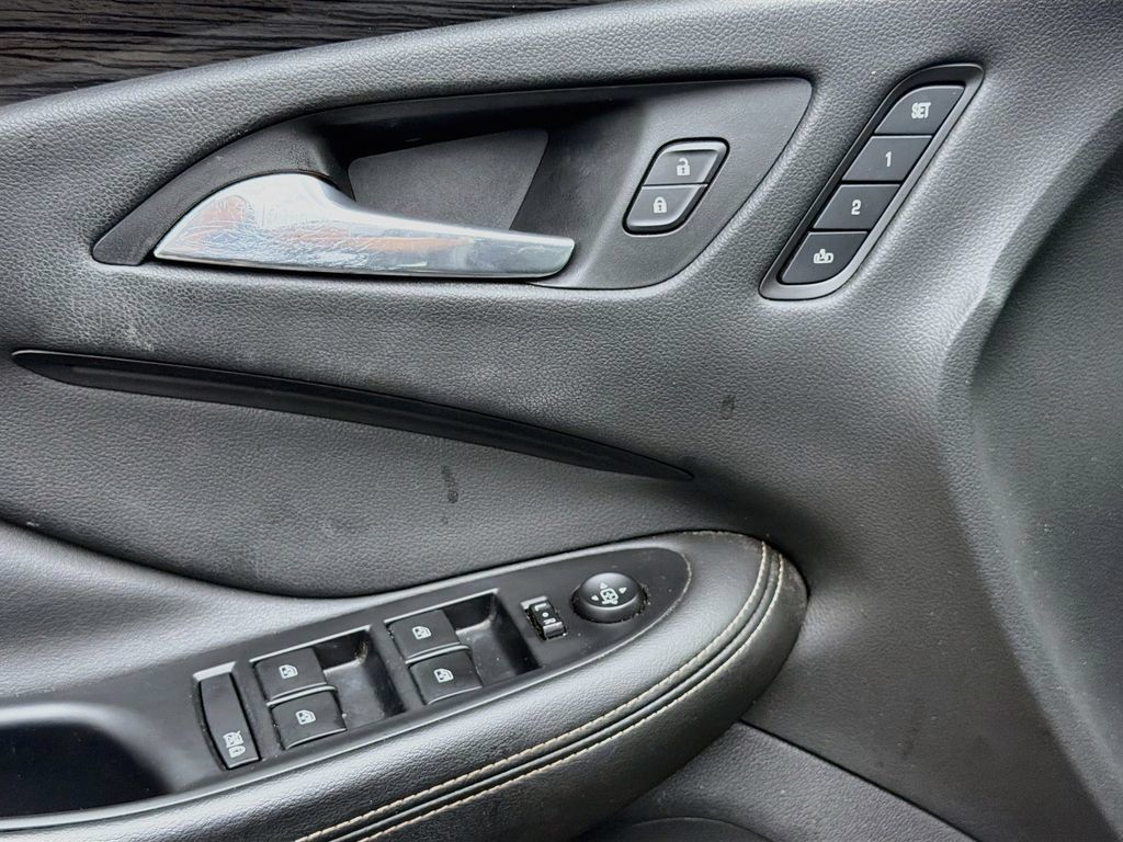 Used 2017 Buick Envision Essence FWD image 18