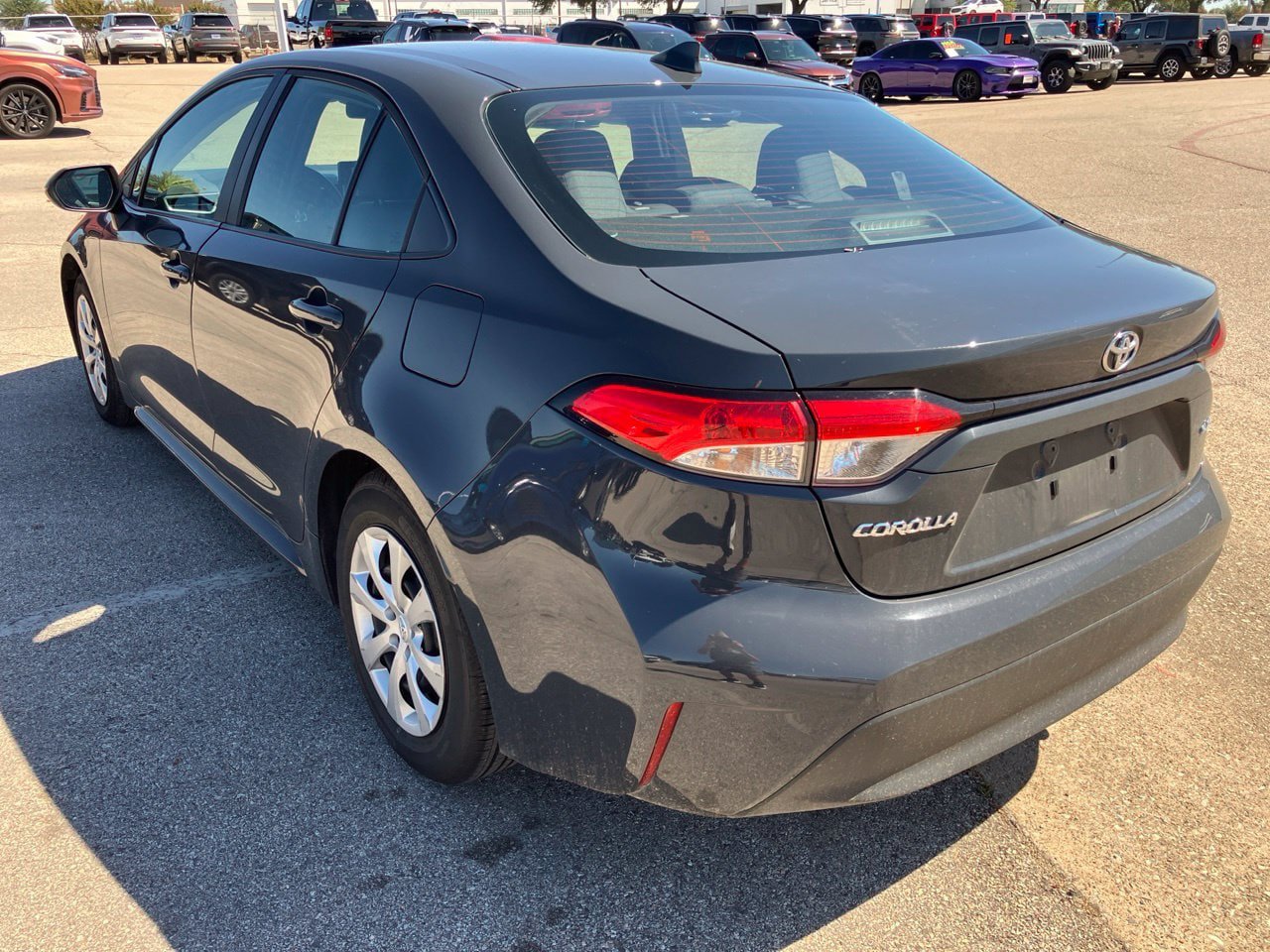 Used 2024 Toyota Corolla LE FWD image 5