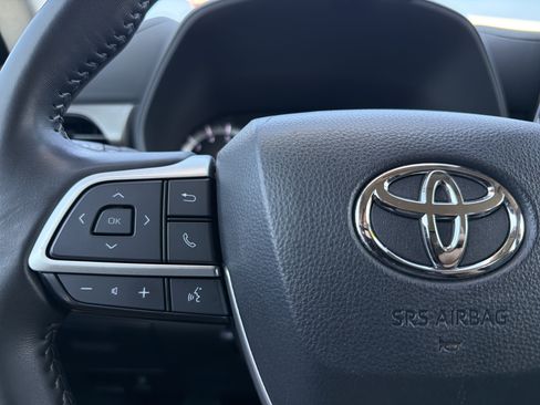 Certified 2024 Toyota Highlander LE AWD/4WD image 10