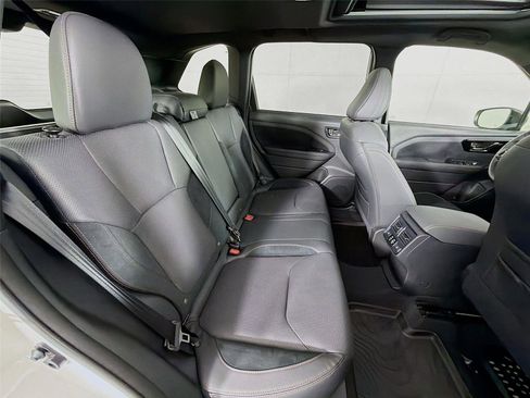 Certified 2025 Subaru Forester Touring AWD/4WD image 29