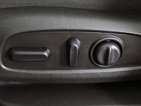 Used 2019 Chevrolet Equinox LT image 32