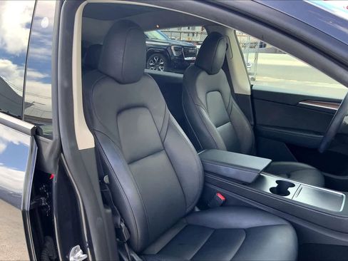 Used 2024 Tesla Model Y 2WD image 12