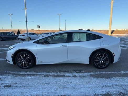 Used 2025 Toyota Prius XLE image 8
