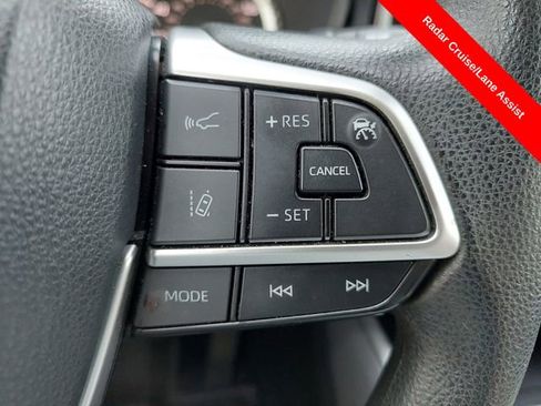 Used 2023 Toyota Highlander L image 30