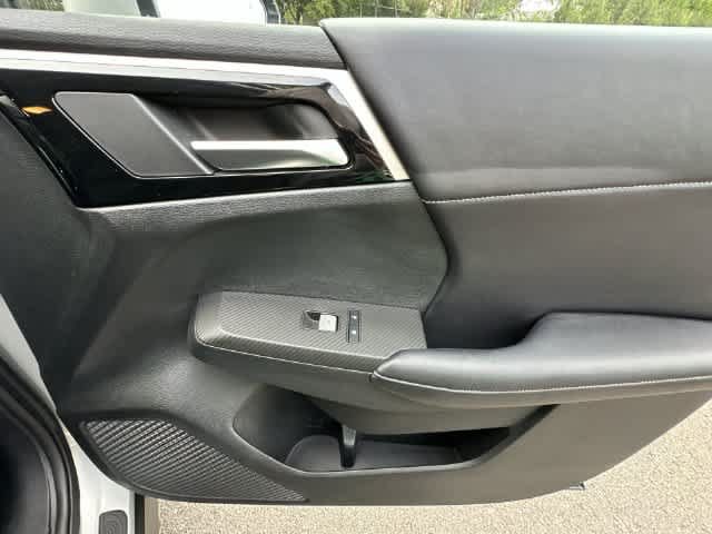 Used 2024 Mitsubishi Outlander SE AWD/4WD image 23