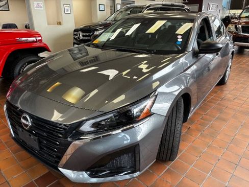Used 2024 Nissan Altima 2.5 S FWD image 8