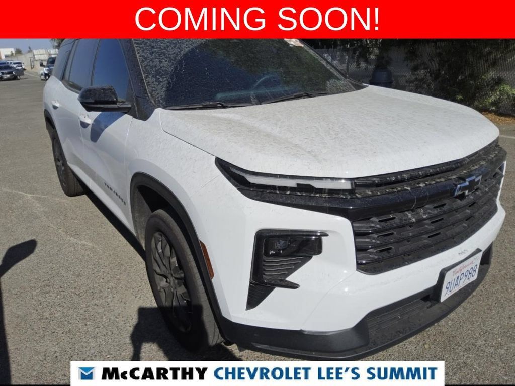 Used 2025 Chevrolet Traverse LT w/ Midnight/Sport Edition FWD image 2