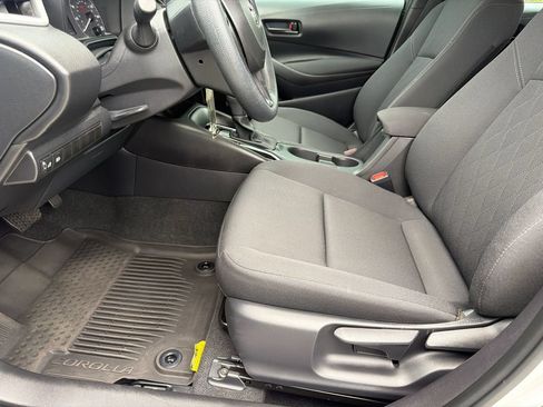 Used 2025 Toyota Corolla LE FWD image 14