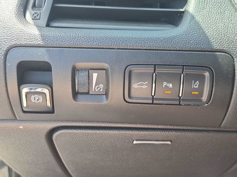 Used 2015 Chevrolet Impala LTZ FWD image 18