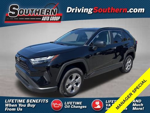 Used 2025 Toyota RAV4 LE AWD/4WD image 1