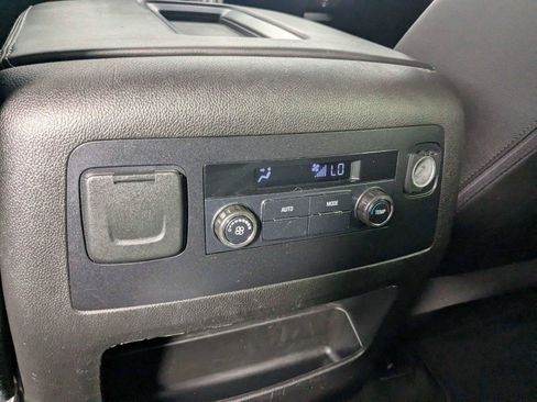 Used 2017 Chevrolet Suburban LT RWD image 36