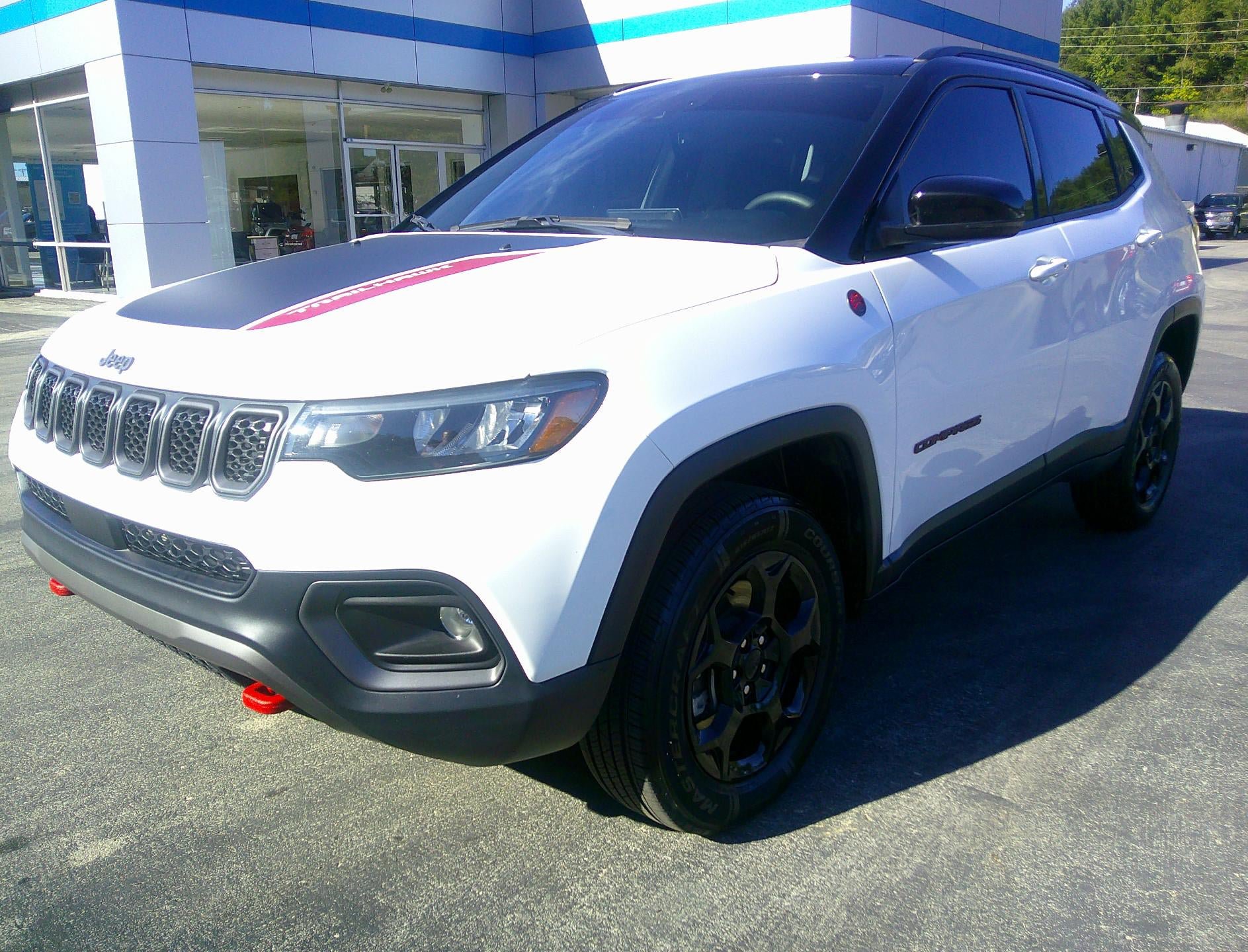 Used 2023 Jeep Compass Trailhawk AWD/4WD image 1