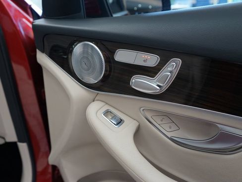 Used 2017 Mercedes-Benz GLC 300 4MATIC image 37