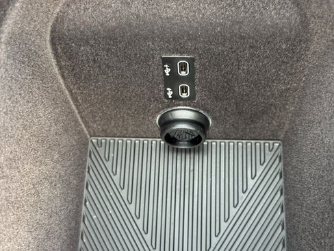 Used 2025 BMW i7 xDrive60 w/ Executive Package AWD/4WD image 37