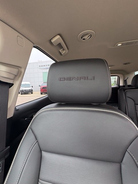 Used 2023 GMC Acadia Denali AWD/4WD image 19
