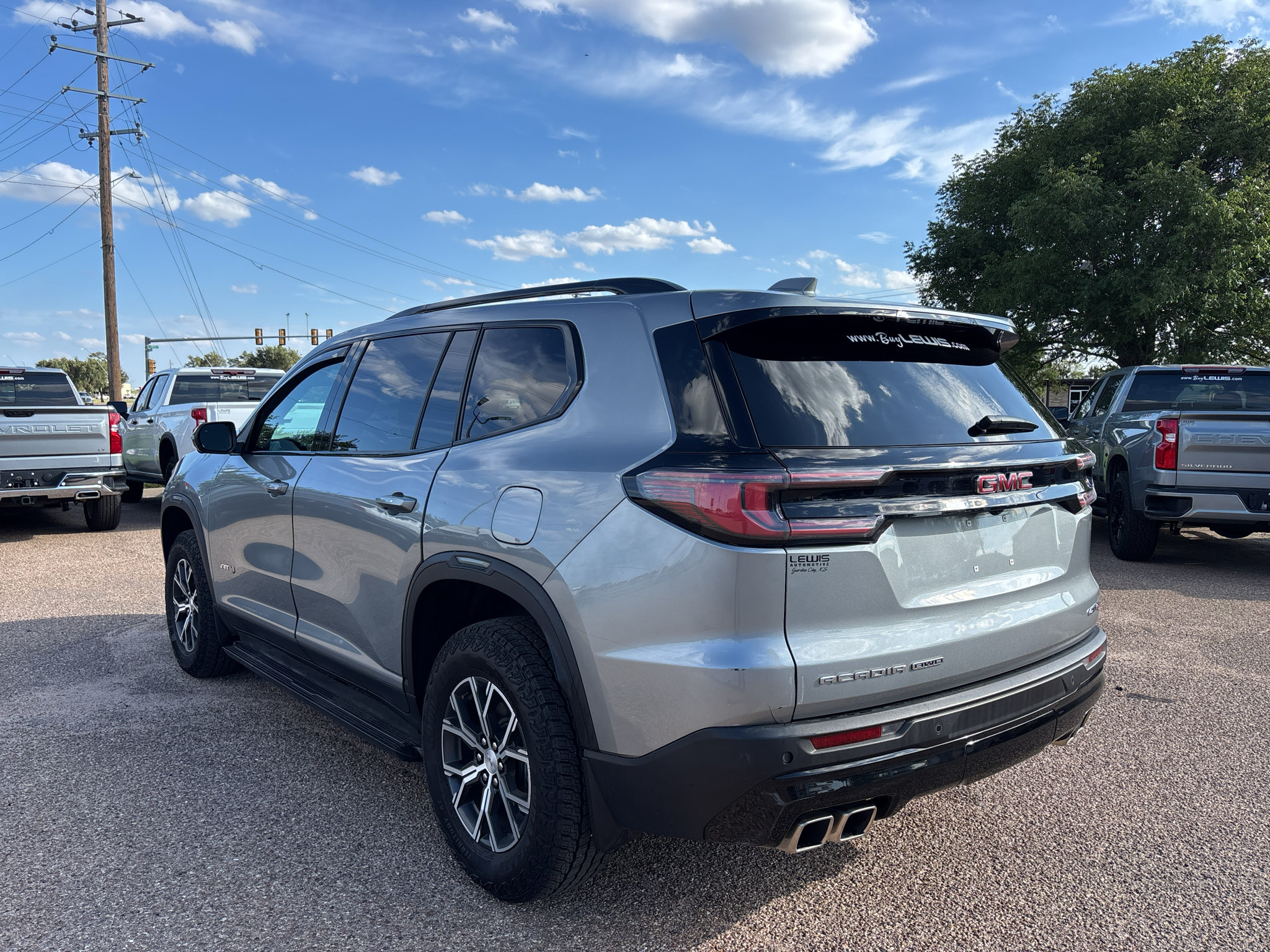 Used 2024 GMC Acadia AT4 w/ Luxury Package AWD/4WD image 6