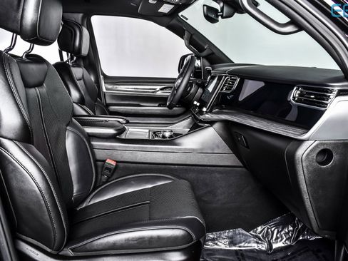 Used 2023 Jeep Wagoneer L Series III w/ Premium Group I image 25