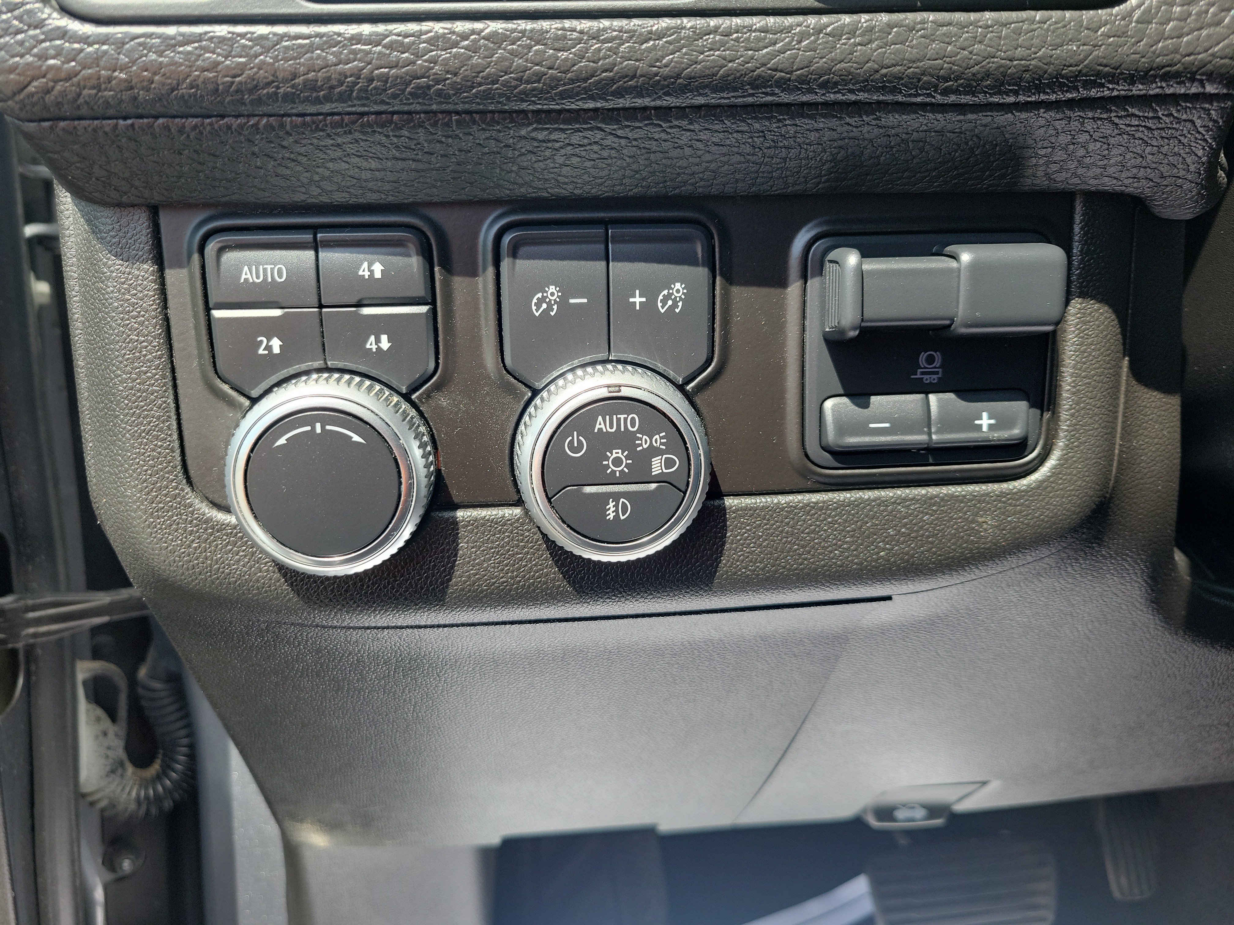 Used 2021 GMC Yukon XL Denali w/ Denali Premium Package AWD/4WD image 32